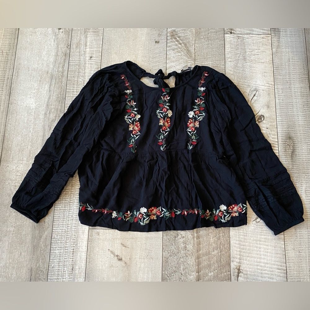American Eagle Black Floral Embroidered Peasant Top Boho‎ Blouse Medium